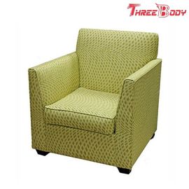 単一の生地の現代ロビーの椅子、快適なホテルのバルコニーのアクセントの腕の椅子